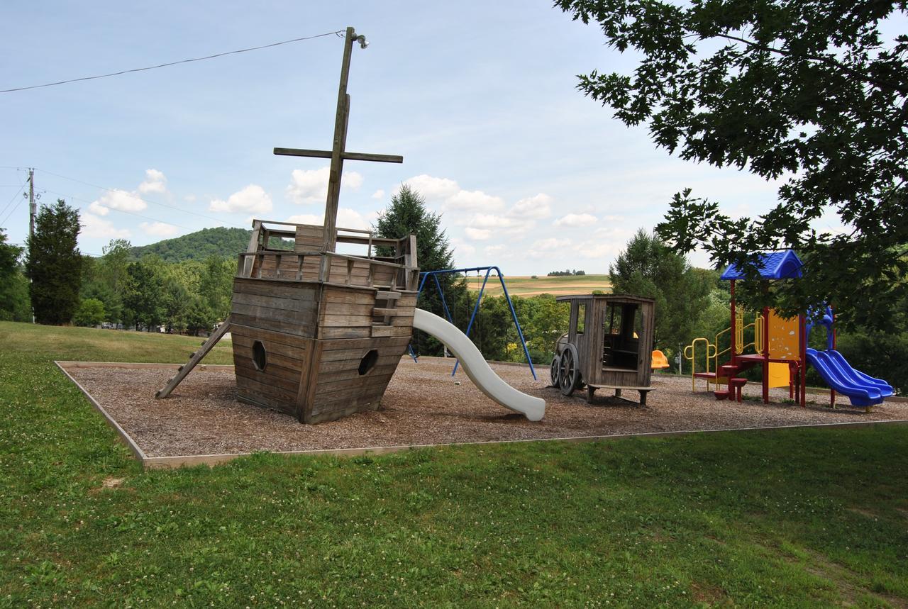 Robin Hill Camping Resort One-Bedroom Cottage 8 Lenhartsville Экстерьер фото